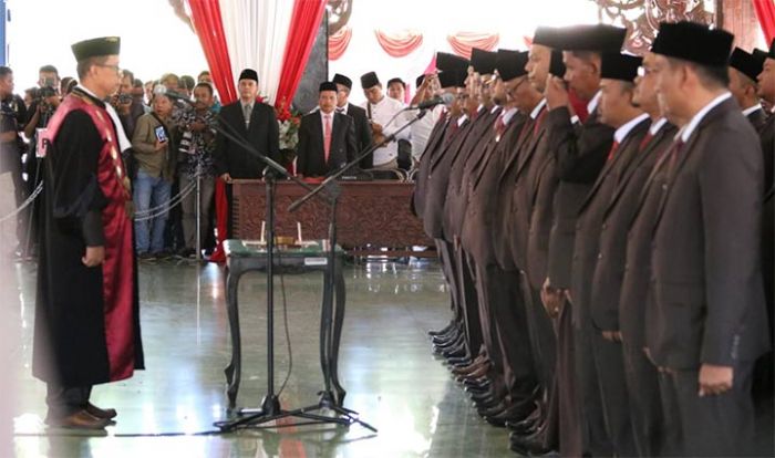 45 Anggota DPRD Kabupaten Pamekasan Diambil Sumpah dan Janjinya di Pendopo Ronggosukowati