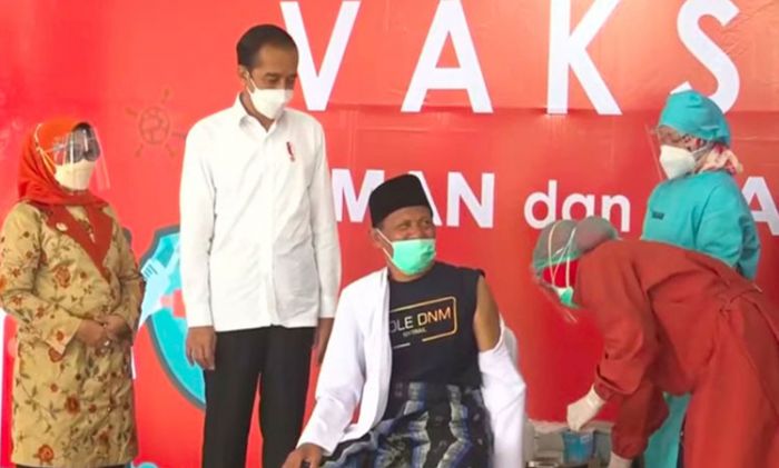 Pantau Vaksinasi di Jombang, Jokowi Titip Pesan Ini Pantau Vaksinasi di Jombang, Jokowi Titip Pesan Ini