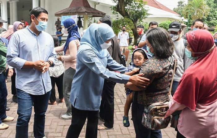 Dampingi Gubernur Tinjau Operasi Minyak Goreng, Wali Kota Kediri Bilang Begini Dampingi Gubernur Tinjau Operasi Minyak Goreng, Wali Kota Kediri Bilang Begini