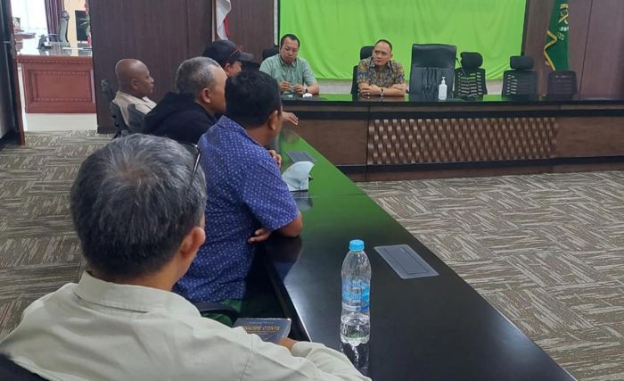 Kajari Gresik Minta Kades yang Diintimidasi Oknum LSM atau Wartawan Lapor Pihak Berwajib Kajari Gresik Minta Kades yang Diintimidasi Oknum LSM atau Wartawan Lapor Pihak Berwajib