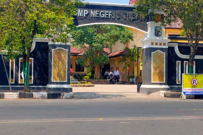 Dimintai Sumbangan Rp1,2 Juta, Wali Murid SMPN 3 Tuban Layangkan Keberatan Dimintai Sumbangan Rp1,2 Juta, Wali Murid SMPN 3 Tuban Layangkan Keberatan