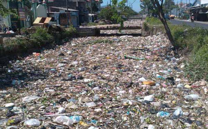DPU Pengairan dan DKP Sidoarjo Melempem, Sampah Menumpuk di Sungai Gedangan, Terkesan Tutup Mata DPU Pengairan dan DKP Sidoarjo Melempem, Sampah Menumpuk di Sungai Gedangan, Terkesan Tutup Mata
