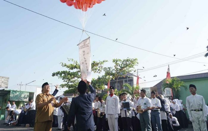 Awali MPLS: Siswa SMK Plus NU Sidoarjo Lepas Burung, Simbol Merdeka Belajar Awali MPLS: Siswa SMK Plus NU Sidoarjo Lepas Burung, Simbol Merdeka Belajar