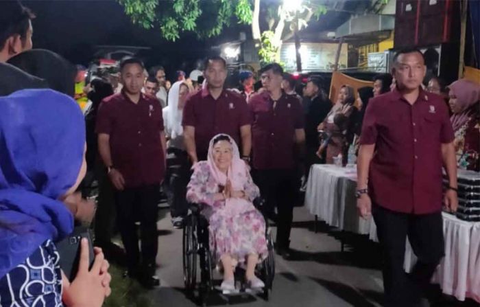 Shinta Nuriyah Wahid Sahur Bersama Lansia dan Anak di Pare Shinta Nuriyah Wahid Sahur Bersama Lansia dan Anak di Pare
