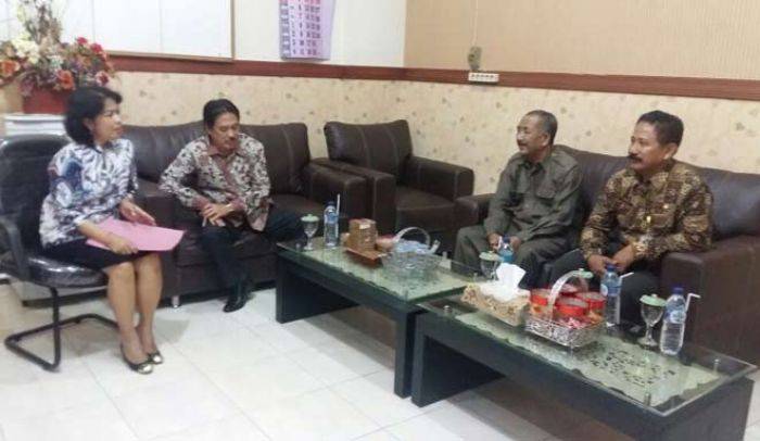 Sampaikan Hasil Perdamaian Kasus Pencubitan Guru, Rombongan Wabup Sidoarjo Temui Ketua PN Sampaikan Hasil Perdamaian Kasus Pencubitan Guru, Rombongan Wabup Sidoarjo Temui Ketua PN