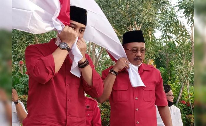 Eri-Armuji Pasangan Calon Pertama yang Mendaftar ke KPU, Dijadwalkan Besok Usai Salat Jumat Eri-Armuji Pasangan Calon Pertama yang Mendaftar ke KPU, Dijadwalkan Besok Usai Salat Jumat