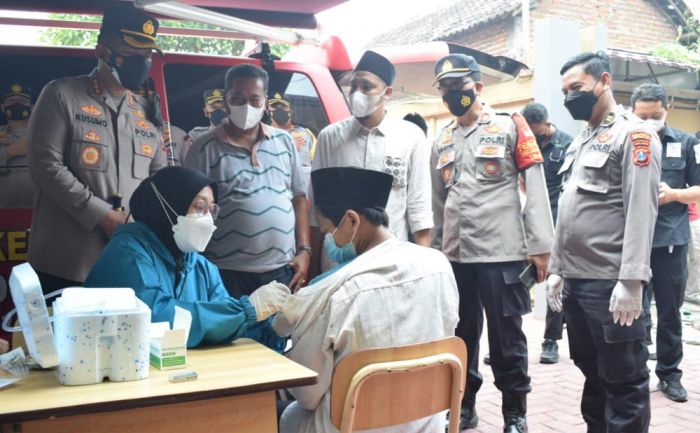Percepatan Vaksinasi, Polresta Sidoarjo Blusukan ke Desa-desa Percepatan Vaksinasi, Polresta Sidoarjo Blusukan ke Desa-desa
