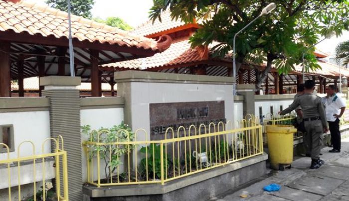 Cegah Corona, Makam Sunan Giri dan Malik Ibrahim Ditutup Untuk Peziarah Cegah Corona, Makam Sunan Giri dan Malik Ibrahim Ditutup Untuk Peziarah