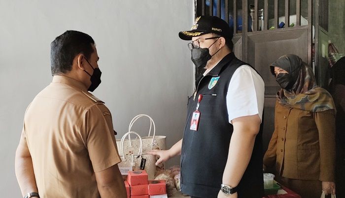 8.300 Pelaku UMKM dan Pedagang Keliling di Kediri Diberi Stimulus hingga Rp 5 Juta 8.300 Pelaku UMKM dan Pedagang Keliling di Kediri Diberi Stimulus hingga Rp 5 Juta