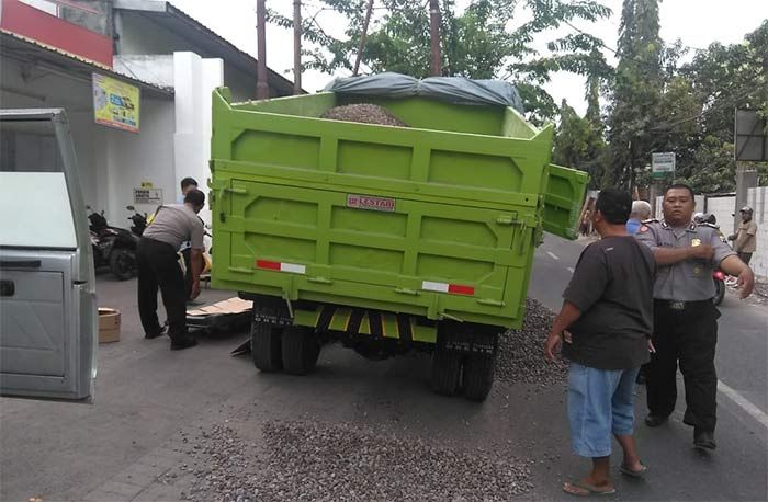 Sopir Truk di Sidoarjo Tewas Tergencet Bak Truk Sopir Truk di Sidoarjo Tewas Tergencet Bak Truk