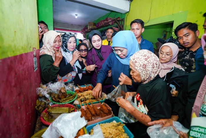 Di Pasar Gedangan dan Betro Sidoarjo, Khofifah Didoakan Kembali Pimpin Jawa Timur Di Pasar Gedangan dan Betro Sidoarjo, Khofifah Didoakan Kembali Pimpin Jawa Timur