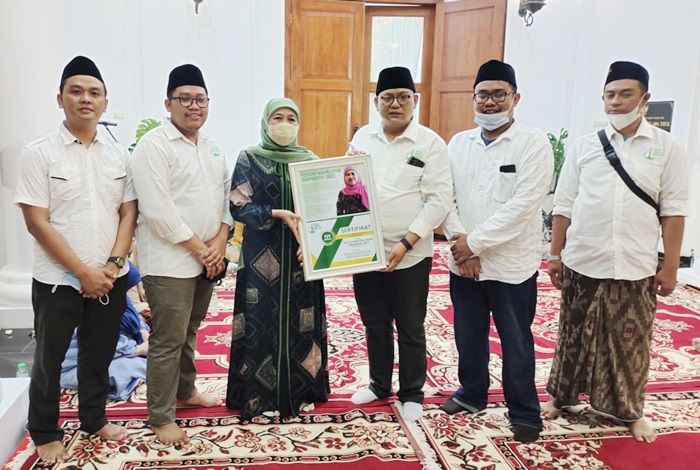 Terima Penghargaan Tokoh Nahdliyin Inspiratif, Khofifah Ajak FJN Terus Sebarkan Literasi Positif Terima Penghargaan Tokoh Nahdliyin Inspiratif, Khofifah Ajak FJN Terus Sebarkan Literasi Positif