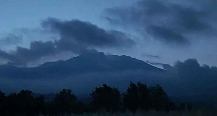 Gunung Raung Erupsi 2 Kali dalam Sehari, Kolom Letusan Capai 2 Km Gunung Raung Erupsi 2 Kali dalam Sehari, Kolom Letusan Capai 2 Km