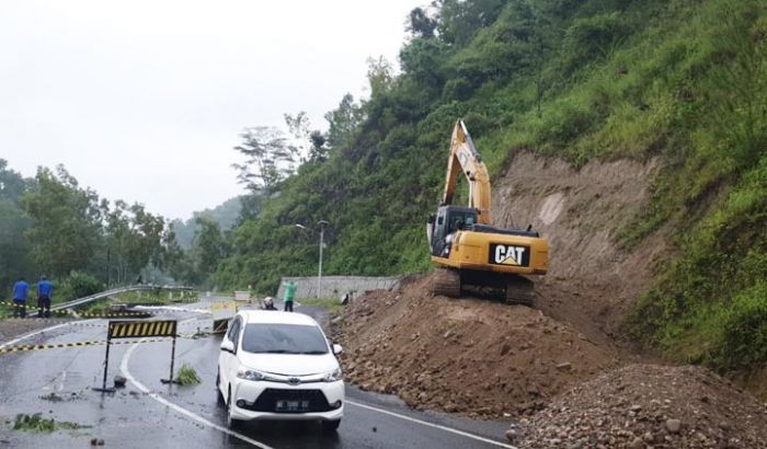 Pekan Depan, Jalur Slahung yang Sempat Ambles Sudah Bisa Dilalui Kendaraan Berat