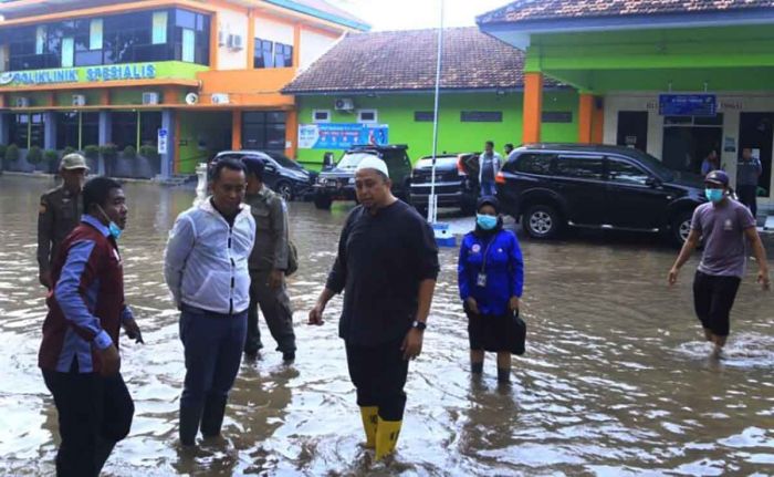 Sekdakab Probolinggo Tinjau Wilayah Terdampak Banjir Sekdakab Probolinggo Tinjau Wilayah Terdampak Banjir