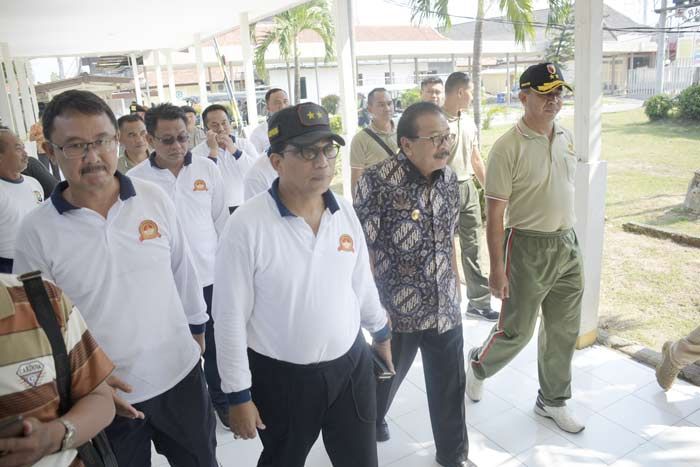 Gubernur Ajak Masyarakat Jatim Tingkatkan Kewaspadaan dan Deteksi Dini Gubernur Ajak Masyarakat Jatim Tingkatkan Kewaspadaan dan Deteksi Dini