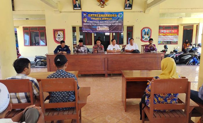 Usai Tragedi Pesta Miras yang Tewaskan 3 Orang, Polres Jember Gelar Sosialisasi di Desa Pancakarya Usai Tragedi Pesta Miras yang Tewaskan 3 Orang, Polres Jember Gelar Sosialisasi di Desa Pancakarya
