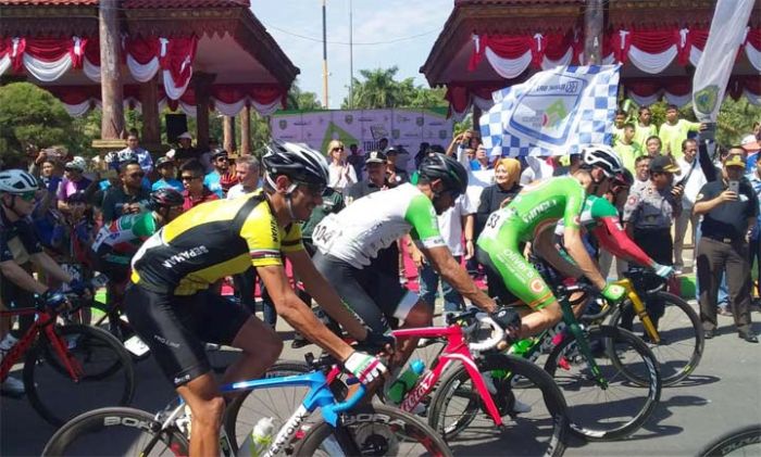 Etape 2 Dimulai, Wali Kota Madiun Lepas Pembalap Sepeda Tour de Indonesia 2019