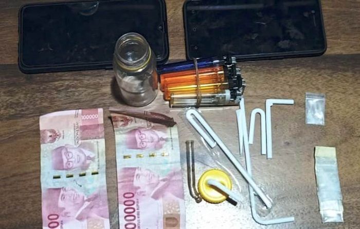 Ungkap Peredaran Narkoba, Polres Situbondo Ringkus 2 Tersangka dan Amankan 5 Poket Sabu Ungkap Peredaran Narkoba, Polres Situbondo Ringkus 2 Tersangka dan Amankan 5 Poket Sabu