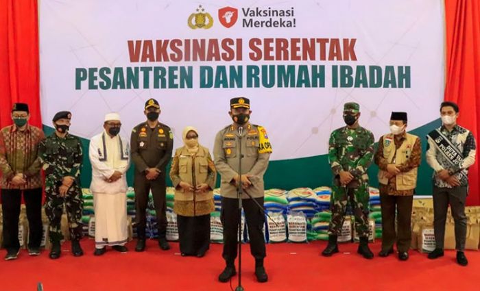 Sambut PTM, Ribuan Santri Jombang Ikuti Vaksinasi Merdeka Sambut PTM, Ribuan Santri Jombang Ikuti Vaksinasi Merdeka