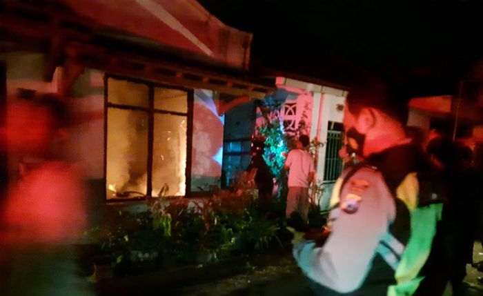 Ditinggal Tidur di Rumah Menantu, Rumah Nenek di Tuban Ini Malah Terbakar Ditinggal Tidur di Rumah Menantu, Rumah Nenek di Tuban Ini Malah Terbakar