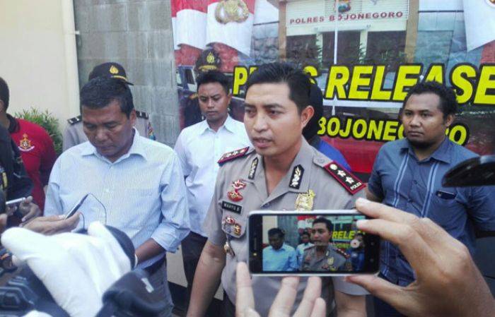 Pembunuhan di Pengkol Bojonegoro: Pelaku Masih Sepupu Korban, Terpengaruh Video Porno Pembunuhan di Pengkol Bojonegoro: Pelaku Masih Sepupu Korban, Terpengaruh Video Porno
