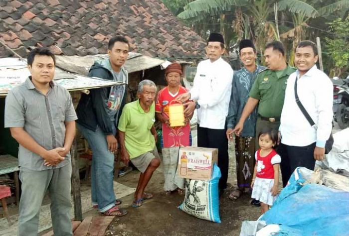 Mascot Banyuwangi Bagi-bagi Sembako bagi Kaum Dhuafa dan Warga Sekitar