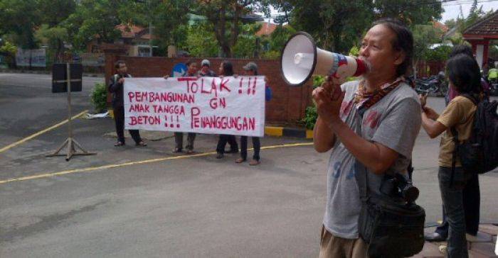 PA Kembali Demo Tolak Pembangunan Tangga Gunung Penanggungan PA Kembali Demo Tolak Pembangunan Tangga Gunung Penanggungan