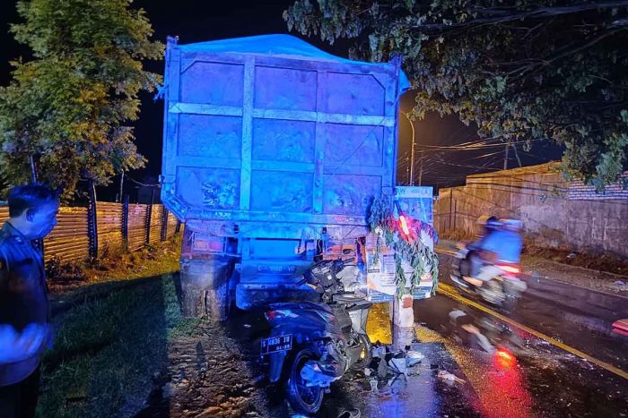 Dua Motor Tabrak Truk Mogok di Tuban, 1 Meninggal Dunia, 2 Luka-luka