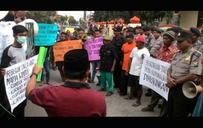 Tuntut Pengembalian Aset Unija, JCW Demo Pemkab Sumenep Tuntut Pengembalian Aset Unija, JCW Demo Pemkab Sumenep