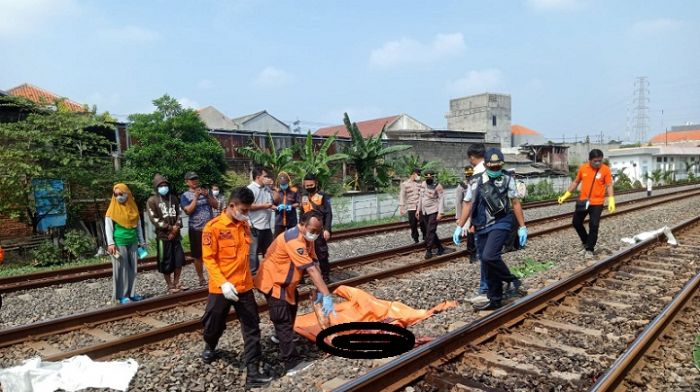 Hendak Buka Warung, Wanita Paruh Baya Tewas Disambar KA Ambarawa di Stasiun Tandes Hendak Buka Warung, Wanita Paruh Baya Tewas Disambar KA Ambarawa di Stasiun Tandes