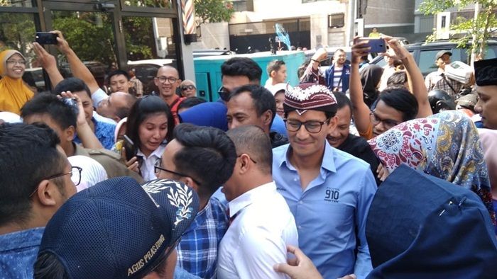 Kampanye Bidik Milenial, Sandi Malah Diserbu Emak-Emak Kampanye Bidik Milenial, Sandi Malah Diserbu Emak-Emak