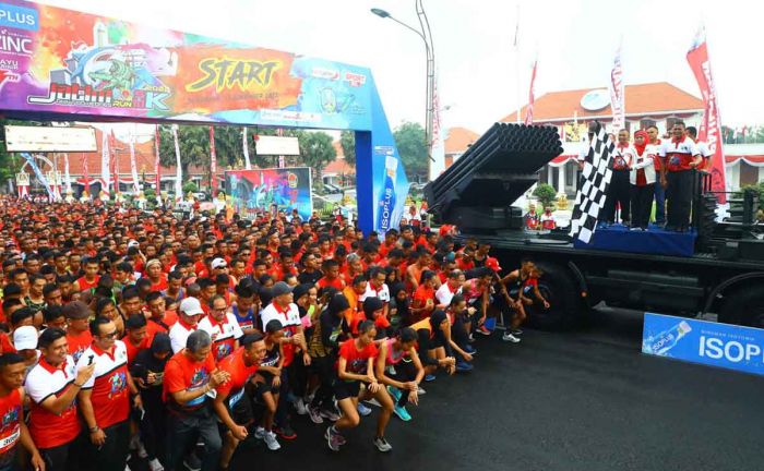 Berangkatkan Jatim Run For Heroes 2022, Gubernur Khofifah Ungkap Makna Angka 77 Berangkatkan Jatim Run For Heroes 2022, Gubernur Khofifah Ungkap Makna Angka 77