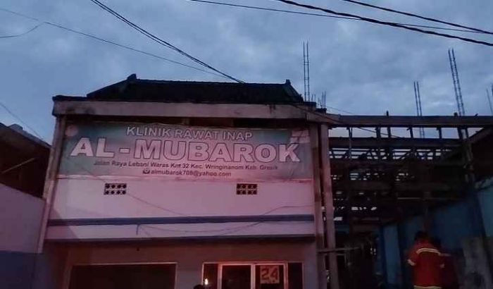 Klinik Rawat Inap Almubarok di Wringinanom Gresik Terbakar Klinik Rawat Inap Almubarok di Wringinanom Gresik Terbakar