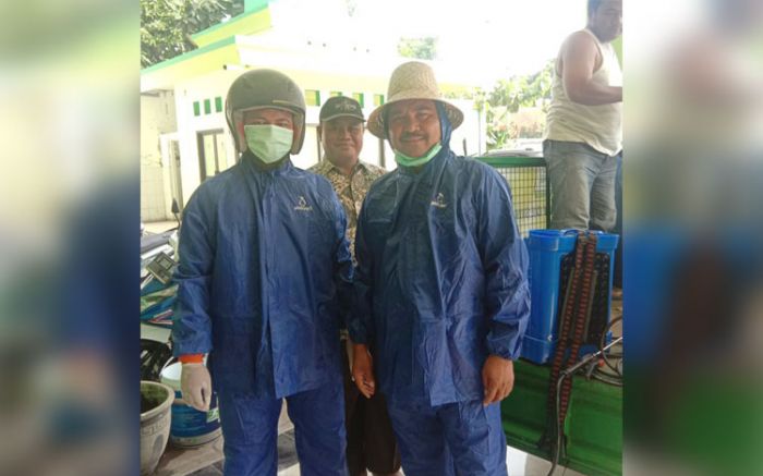 MWC NU Bungah Semprotkan 6.000 Liter Disinfektan Cegah Sebaran Covid-19