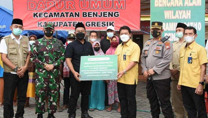 Petrokimia Gresik Bantu 1.972 Paket Sembako Korban Banjir Kali Lamong Petrokimia Gresik Bantu 1.972 Paket Sembako Korban Banjir Kali Lamong