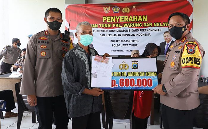 Polres Mojokerto Salurkan BTPKLWN untuk Ribuan Pedagang Mikro di Wilayahnya