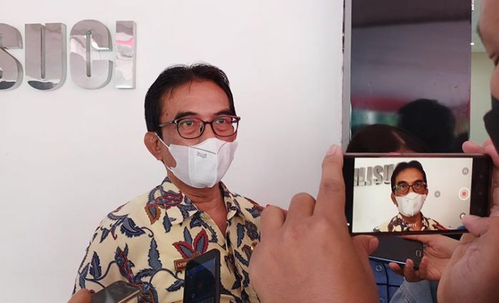 Puluhan Awak Media yang Ngepos di Pemkot Kediri Terima Vaksin Dosis Kedua Puluhan Awak Media yang Ngepos di Pemkot Kediri Terima Vaksin Dosis Kedua