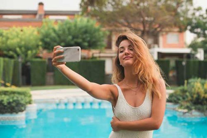 Ingin Upload Foto Background Kolam Renang di Instagram, ABG ini Nekat Masuk Rumah Orang