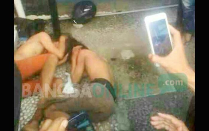 Dua Jambret di Jalan Arjuna Surabaya Nyaris Dibakar Massa Dua Jambret di Jalan Arjuna Surabaya Nyaris Dibakar Massa