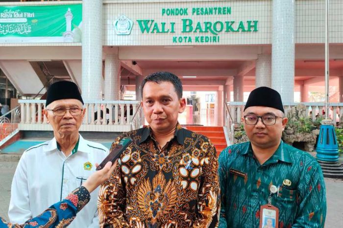 Kunjungi Ponpes Wali Barokah Kota Kediri, Kadinkes Jatim Bahas ILP Poskestren Kunjungi Ponpes Wali Barokah Kota Kediri, Kadinkes Jatim Bahas ILP Poskestren