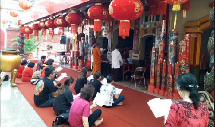 Klentheng Tri Dharma Tjoe Hwie Kiong Berdoa agar Virus Corona Tak Menyebar ke Indonesia Klentheng Tri Dharma Tjoe Hwie Kiong Berdoa agar Virus Corona Tak Menyebar ke Indonesia
