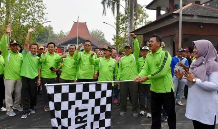 Wabup Lepas Gerak Jalan Perjuangan Mojosari-Mojokerto Wabup Lepas Gerak Jalan Perjuangan Mojosari-Mojokerto