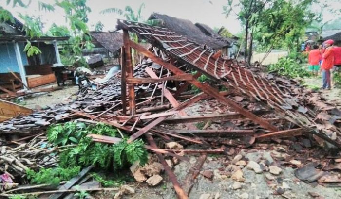 Tujuh Rumah di Tuban Roboh Diterjang Puting Beliung, Kerugian Hingga Ratusan Juta