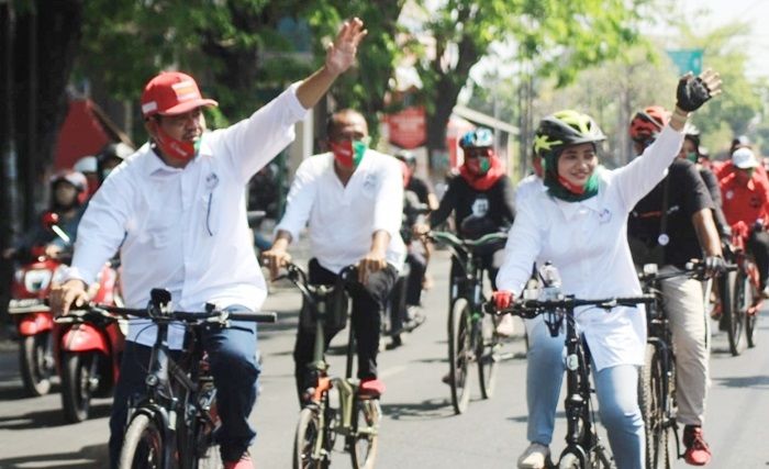 Bapaslon Pungkasiadi-Titik Daftar ke KPU Mojokerto Sambil Gowes Bapaslon Pungkasiadi-Titik Daftar ke KPU Mojokerto Sambil Gowes