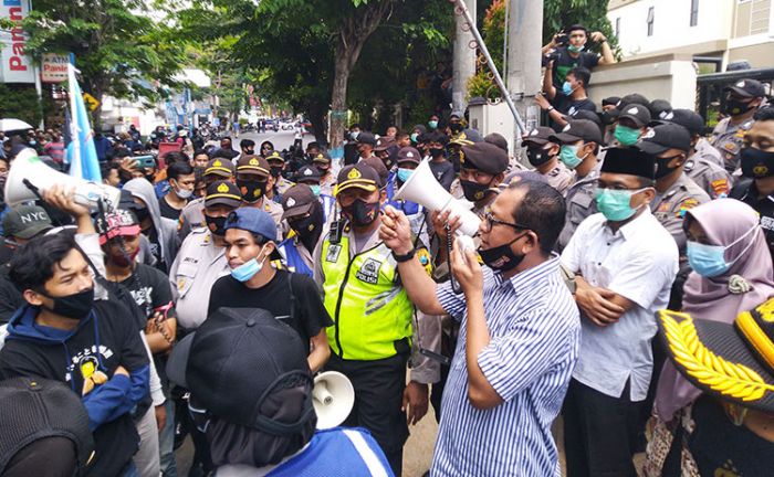 Tok! Ketua DPRD Lamongan Penuhi Tuntutan Demonstran Tok! Ketua DPRD Lamongan Penuhi Tuntutan Demonstran