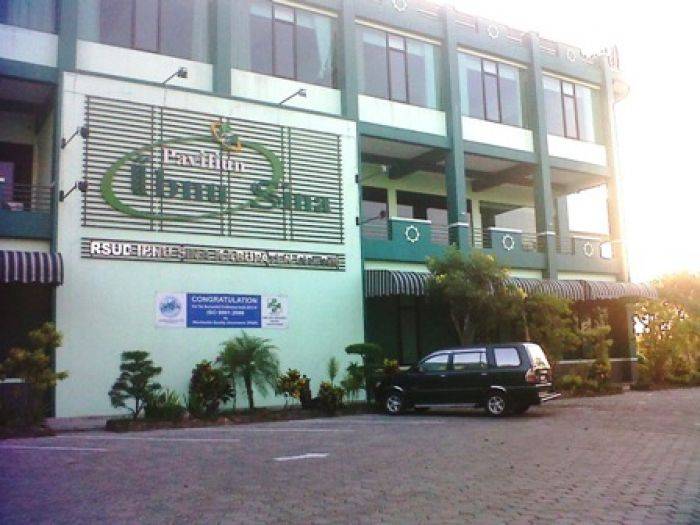 Dua Dokter Spesialis RS Ibnu Sina Adu Jotos Dua Dokter Spesialis RS Ibnu Sina Adu Jotos