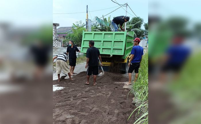 Kerusakan Jalan di Bunderasri Kembangan Gresik Akhirnya Diperbaiki