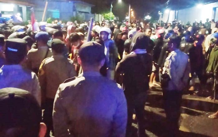 Bentrok Dua Perguruan Pencak Silat di Banyuwangi, Satu Pendekar Tewas dan Puluhan Luka-Luka Bentrok Dua Perguruan Pencak Silat di Banyuwangi, Satu Pendekar Tewas dan Puluhan Luka-Luka