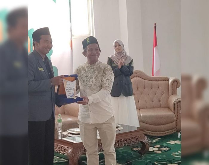 Dua Tokoh Muda ini Dinobatkan Sebagai Duta Sosmed Pelajar NU dan Duta Anti Hoaks Jurnalis NU Dua Tokoh Muda ini Dinobatkan Sebagai Duta Sosmed Pelajar NU dan Duta Anti Hoaks Jurnalis NU